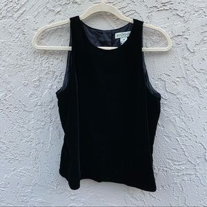 Velvet sleeveless top with buttons